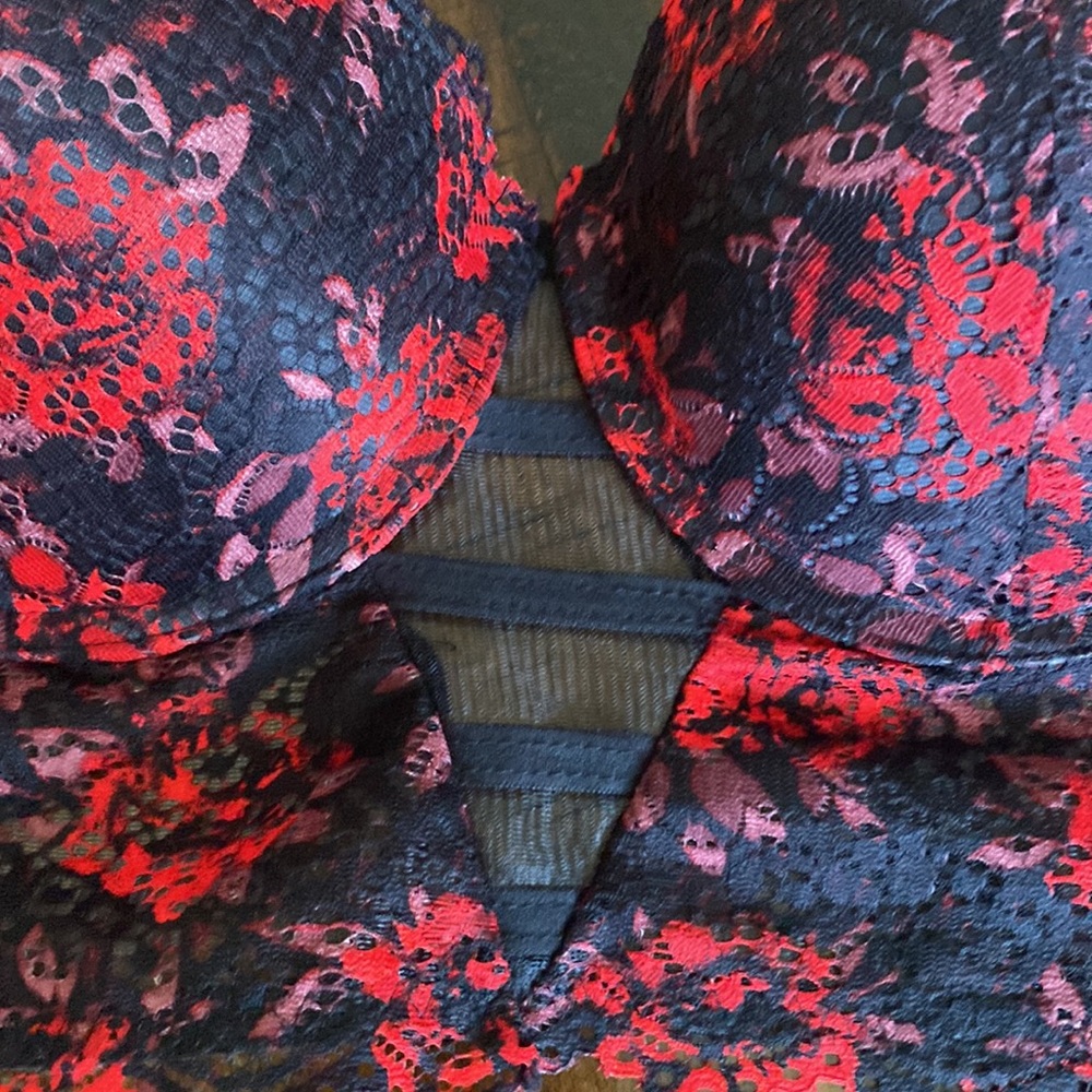 Red Black Floral Lace Bra Set - Picture 9 of 12